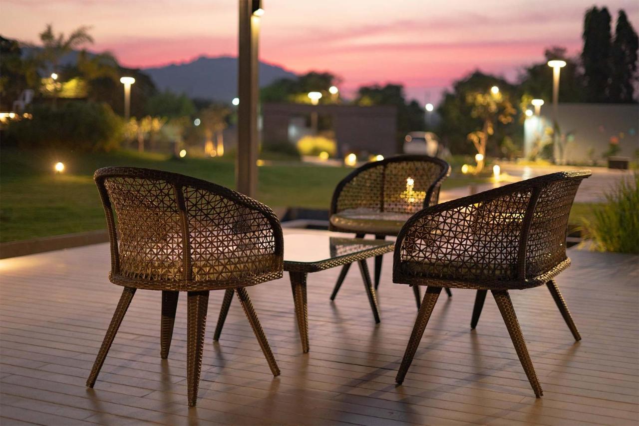 Stayvista'S Le Bon Horizon - Hillside Elegance With Chic Interiors, Poolside Serenity & Picturesque Gazebo - Proximity To Sula Nashik Dış mekan fotoğraf
