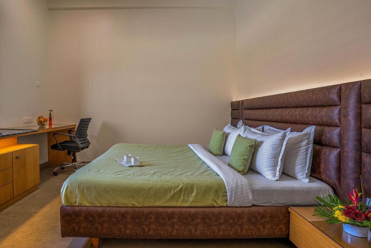 Stayvista'S Le Bon Horizon - Hillside Elegance With Chic Interiors, Poolside Serenity & Picturesque Gazebo - Proximity To Sula Nashik Dış mekan fotoğraf