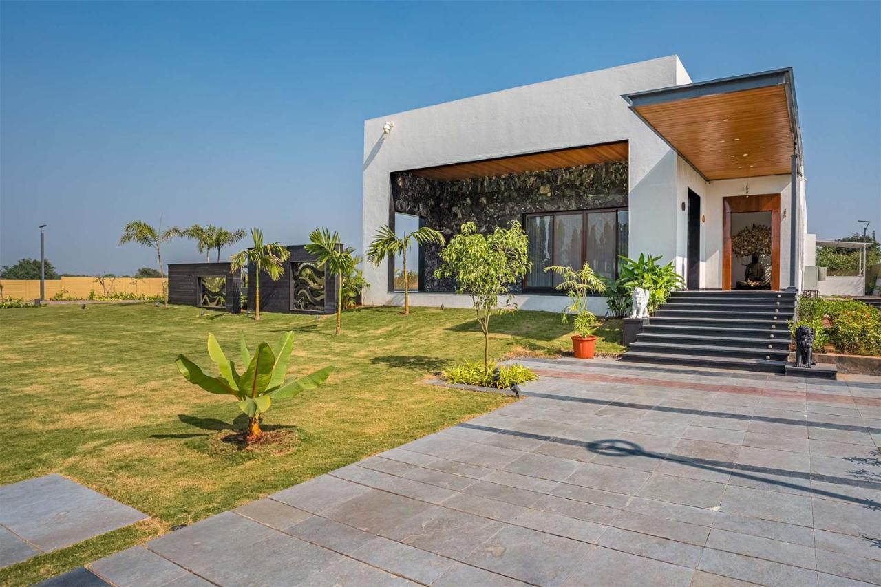 Stayvista'S Le Bon Horizon - Hillside Elegance With Chic Interiors, Poolside Serenity & Picturesque Gazebo - Proximity To Sula Nashik Dış mekan fotoğraf