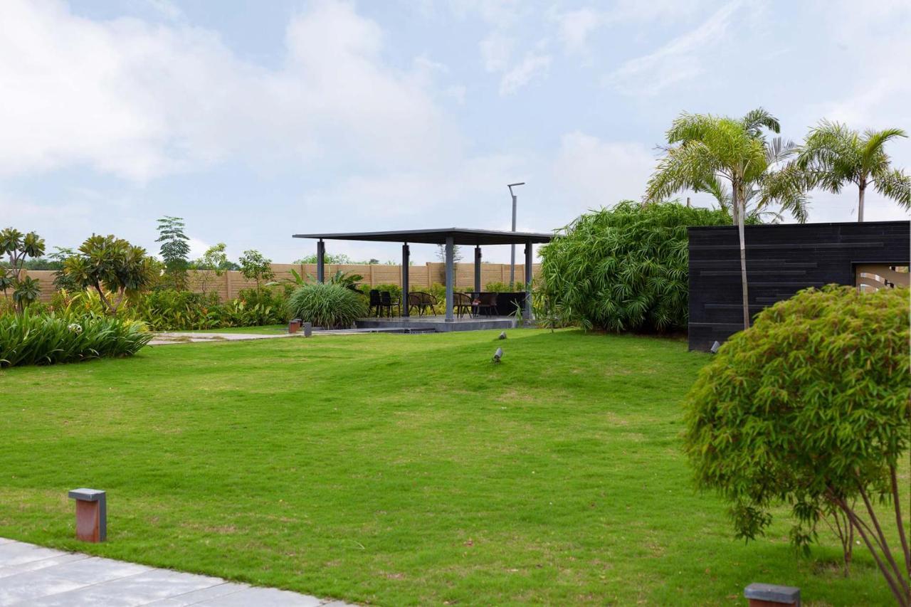 Stayvista'S Le Bon Horizon - Hillside Elegance With Chic Interiors, Poolside Serenity & Picturesque Gazebo - Proximity To Sula Nashik Dış mekan fotoğraf