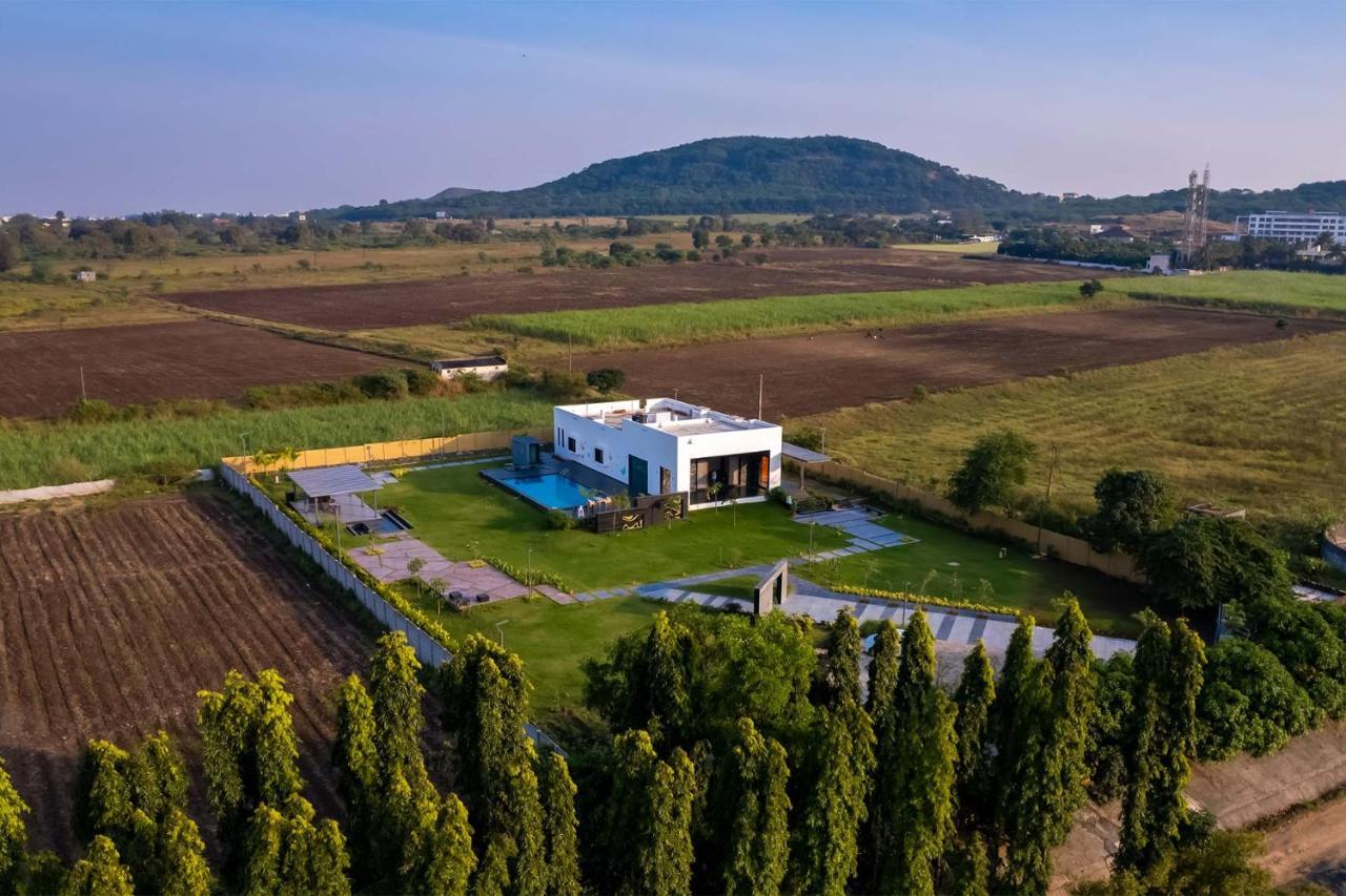 Stayvista'S Le Bon Horizon - Hillside Elegance With Chic Interiors, Poolside Serenity & Picturesque Gazebo - Proximity To Sula Nashik Dış mekan fotoğraf